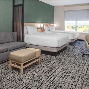 Queen Room Two Queen Beds Sofa Bed Accessible Tub